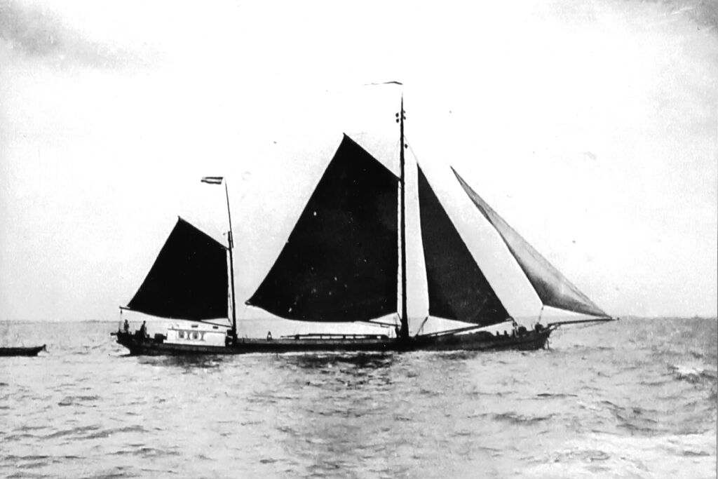 Historic black-and-white photo of the clipper under sail